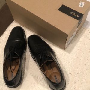 Clarks black leather dress shoes